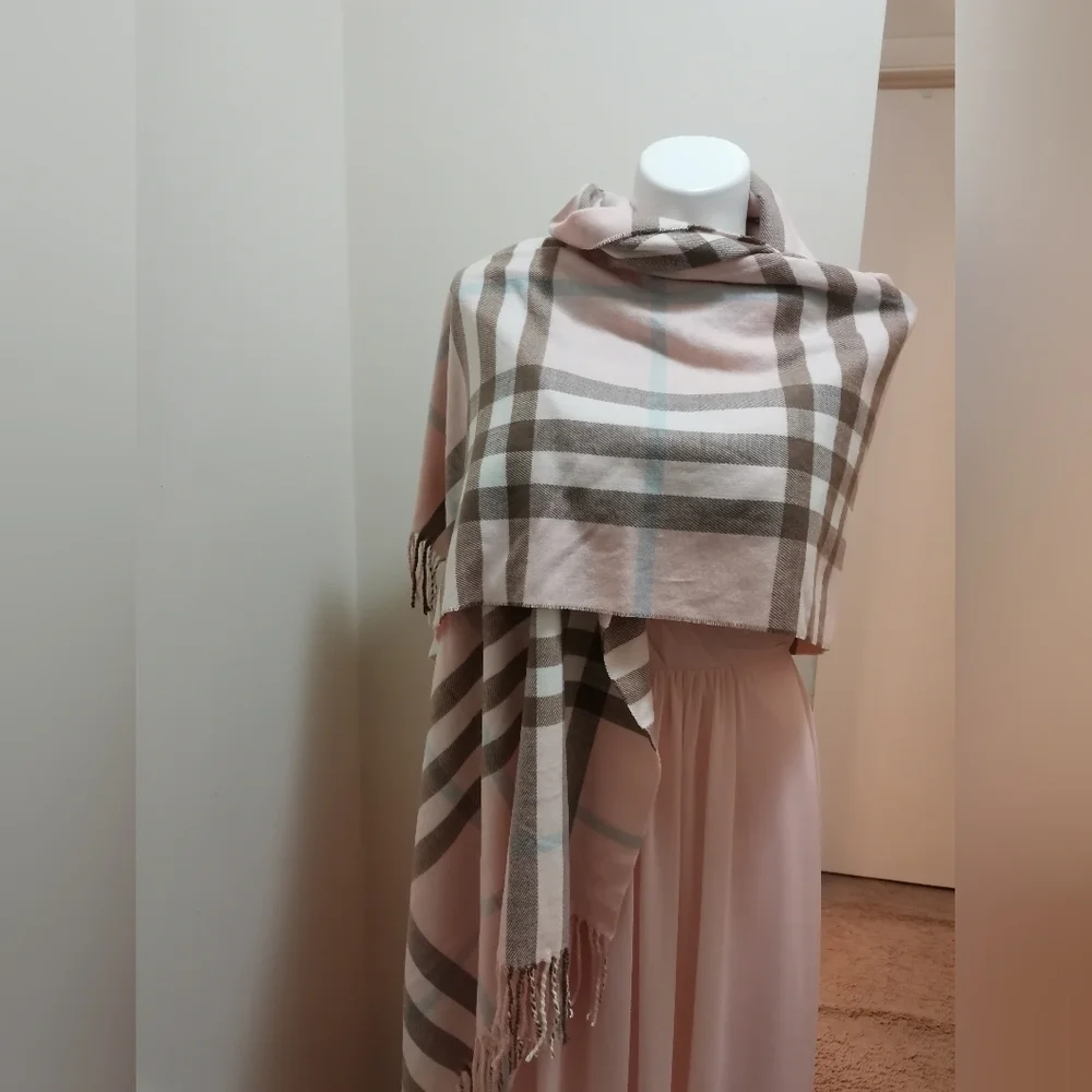 Royal Rossi 100% Mongolian Cashmere Plaid Extra Large Scarf. - Picture 5 of 5